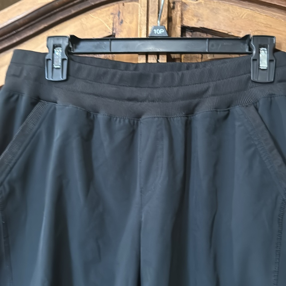 BCG capris in 88% polyester and 12% spandex. - Picture 4 of 5